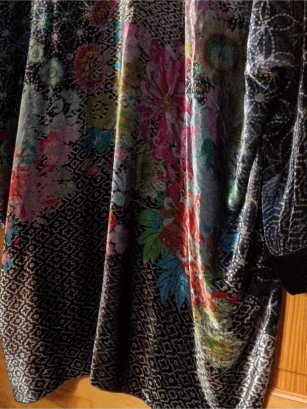 Johnny Was Elegant Black and Gray Velvet Kimono Open Cardigan - Picture 3 of 9
